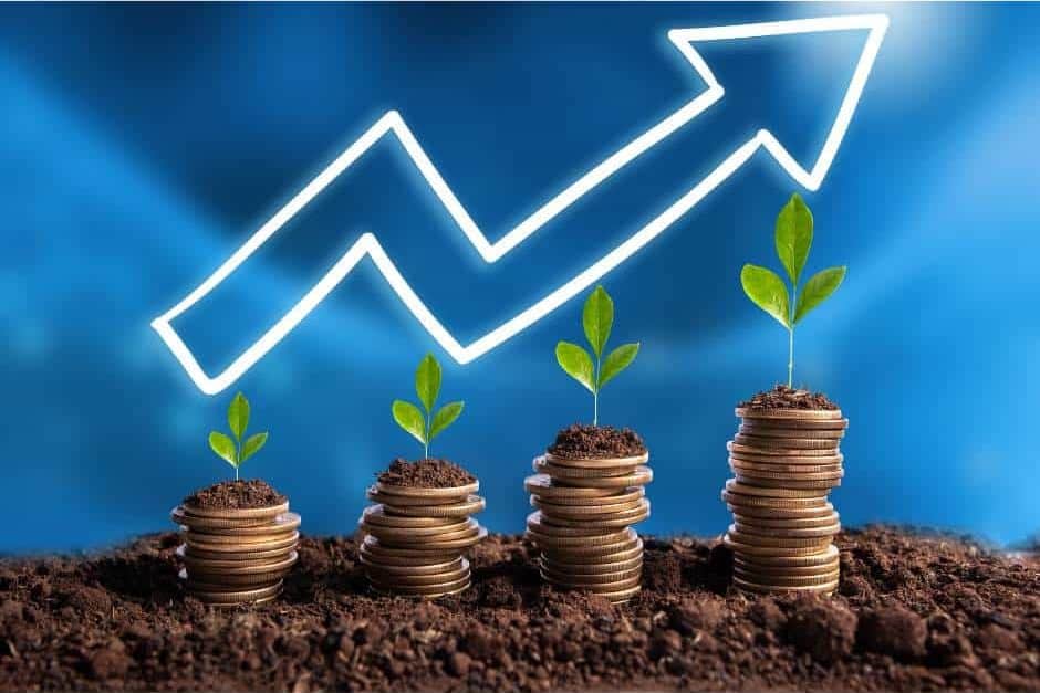 graphic showing increasing piles of money to illustrate ROI with industrial cleaning 